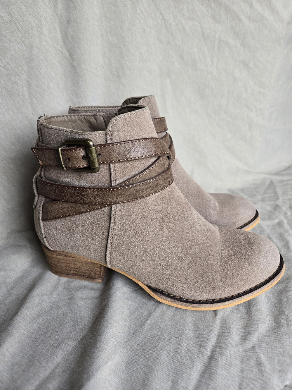 Denver Hayes Taupe Suede Ankle Booties - Size 37 (US 6.5) - Picture 2 of 13